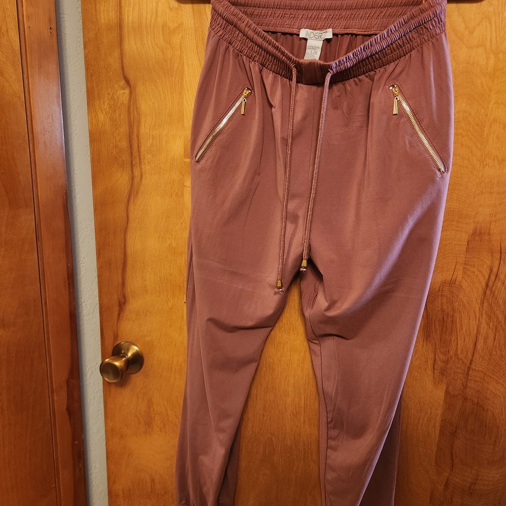 Women's Cropped Pants in Mauve